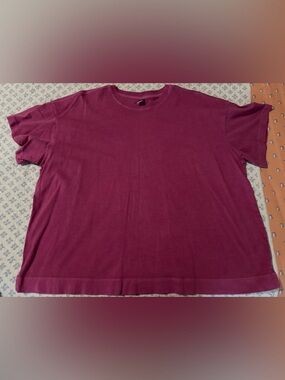 Women’s Old Navy Size XL Classic Crewneck Tee in Deep Berry